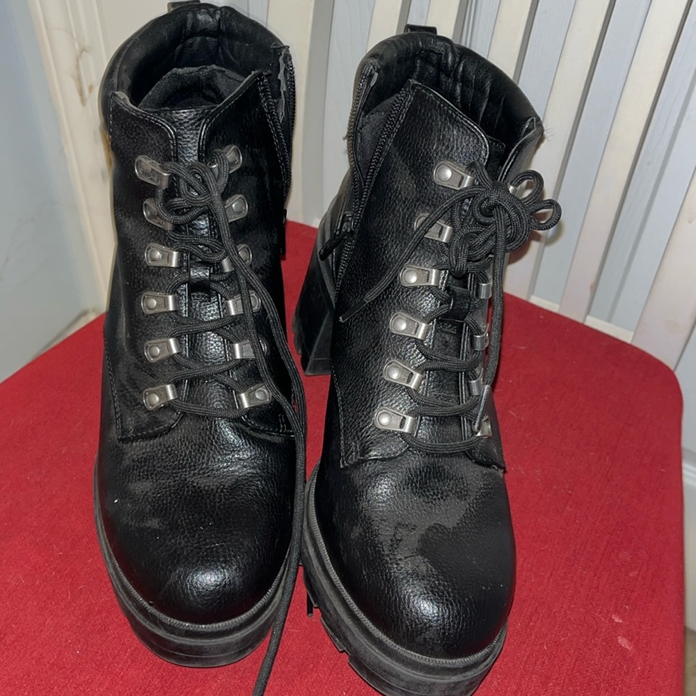 Black heel boots